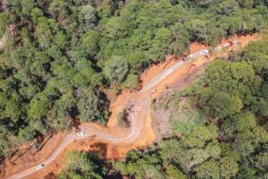 Conectividad en Tierra Caliente avanza con fortalecimiento de enlaces carreteros en Aguililla